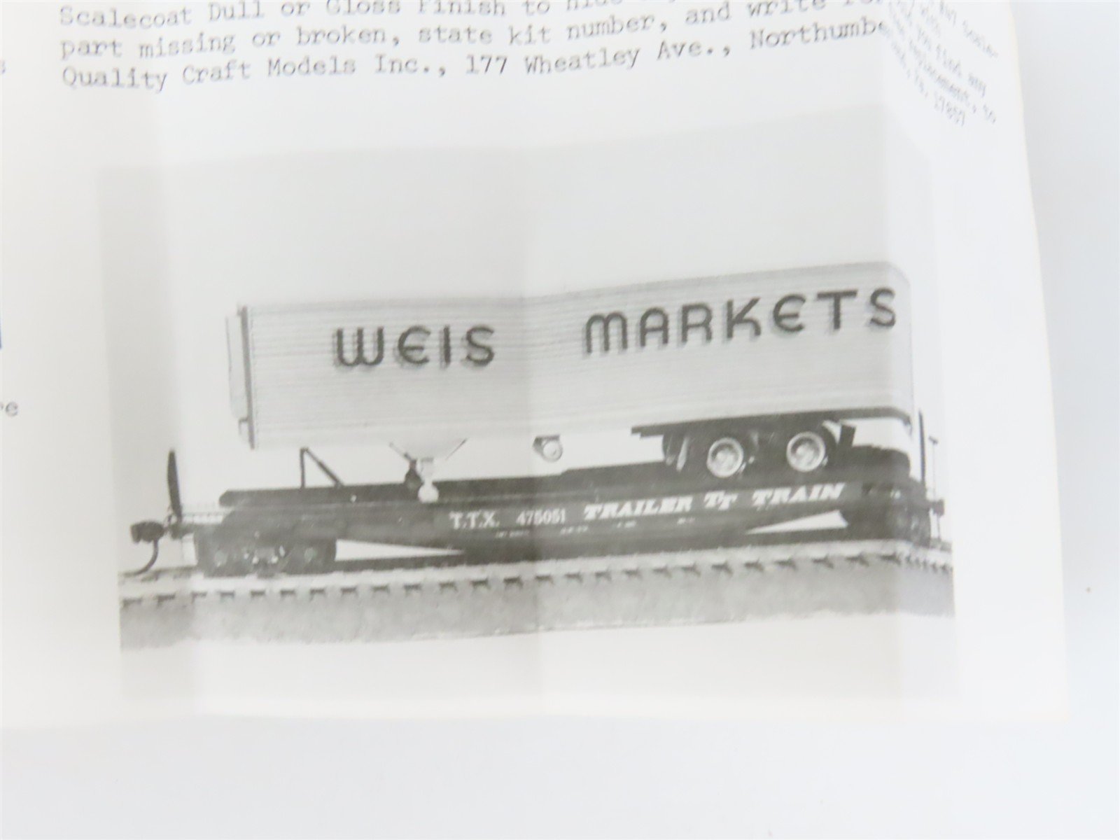 HO Scale Quality Craft Models Kit 331 TTX Weis Markets 50' Flat Car w/ Trailer