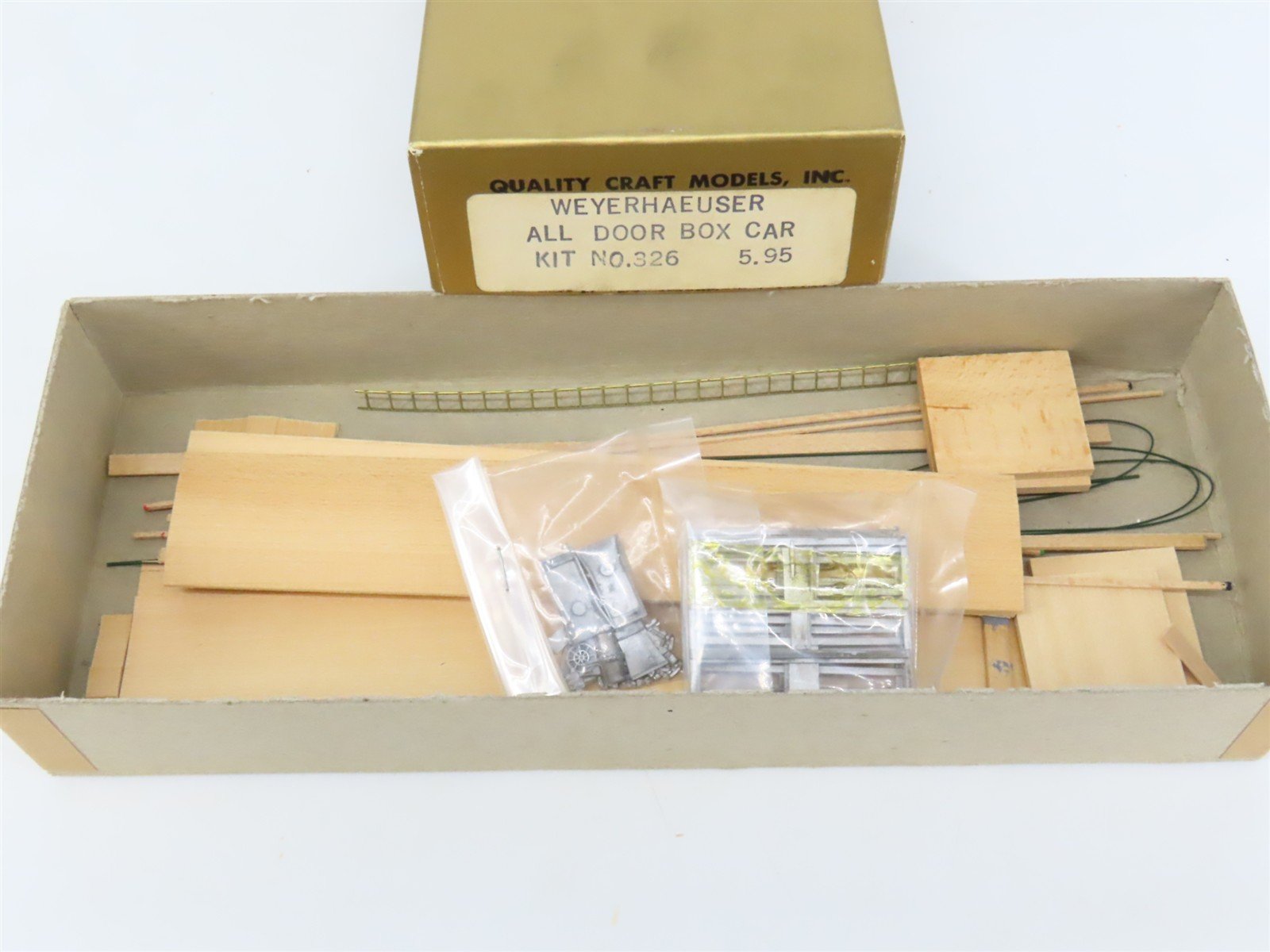 HO Scale Quality Craft Models Kit 326 LUNX Weyerhaeuser All Door Box Car