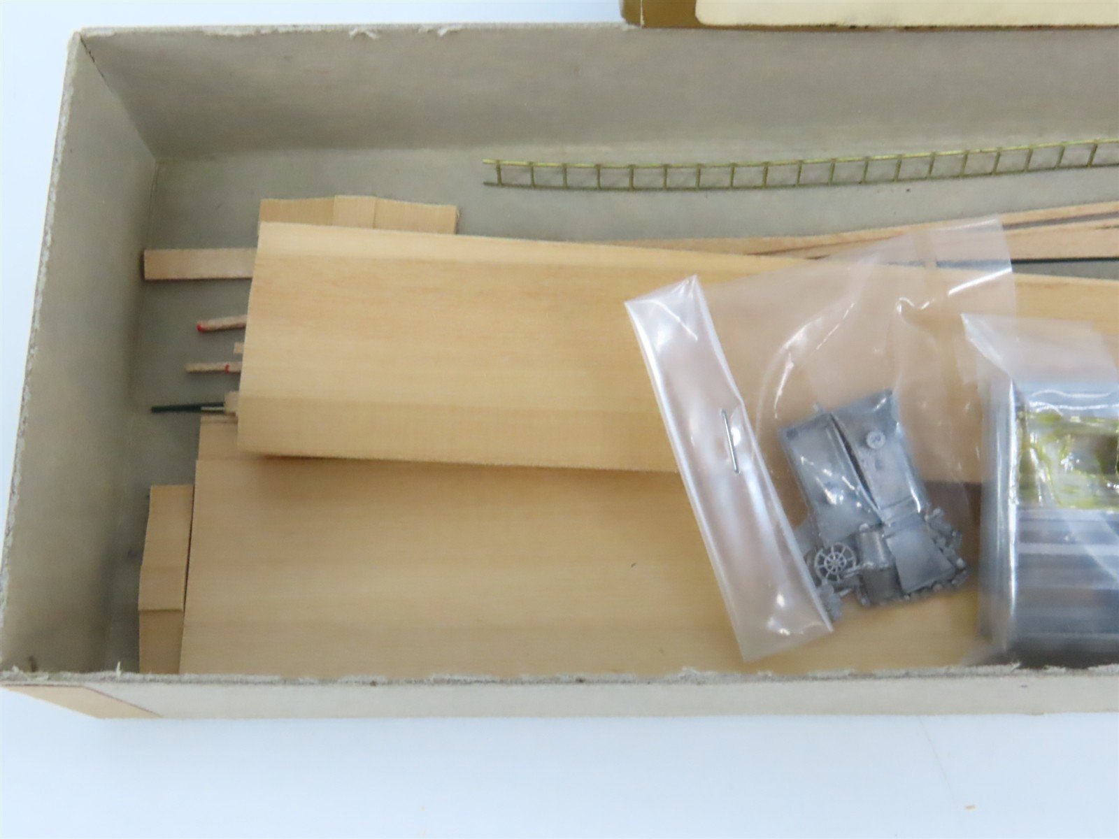 HO Scale Quality Craft Models Kit 326 LUNX Weyerhaeuser All Door Box Car