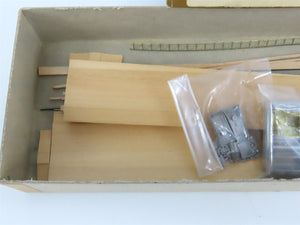 HO Scale Quality Craft Models Kit 326 LUNX Weyerhaeuser All Door Box Car