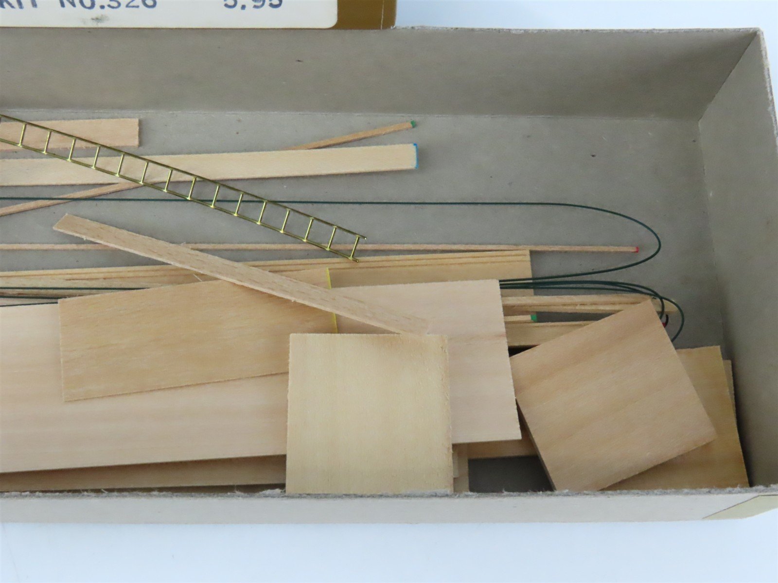 HO Scale Quality Craft Models Kit 326 LUNX Weyerhaeuser All Door Box Car