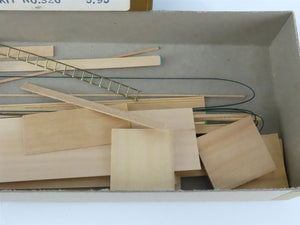 HO Scale Quality Craft Models Kit 326 LUNX Weyerhaeuser All Door Box Car
