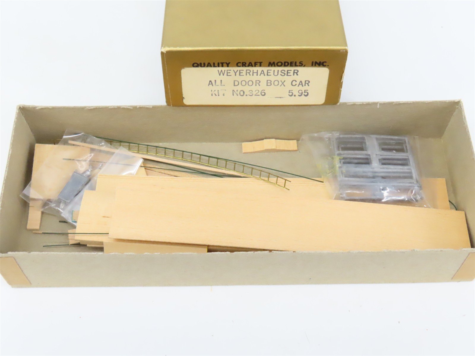 HO Scale Quality Craft Models Kit 326 LUNX Weyerhaeuser All Door Box Car