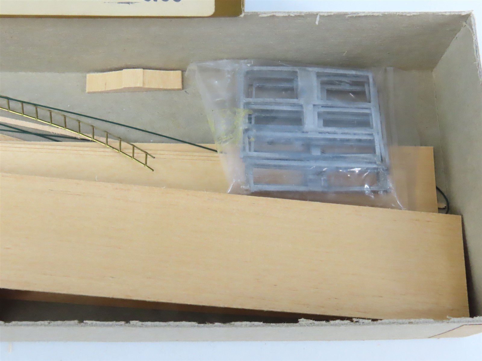 HO Scale Quality Craft Models Kit 326 LUNX Weyerhaeuser All Door Box Car