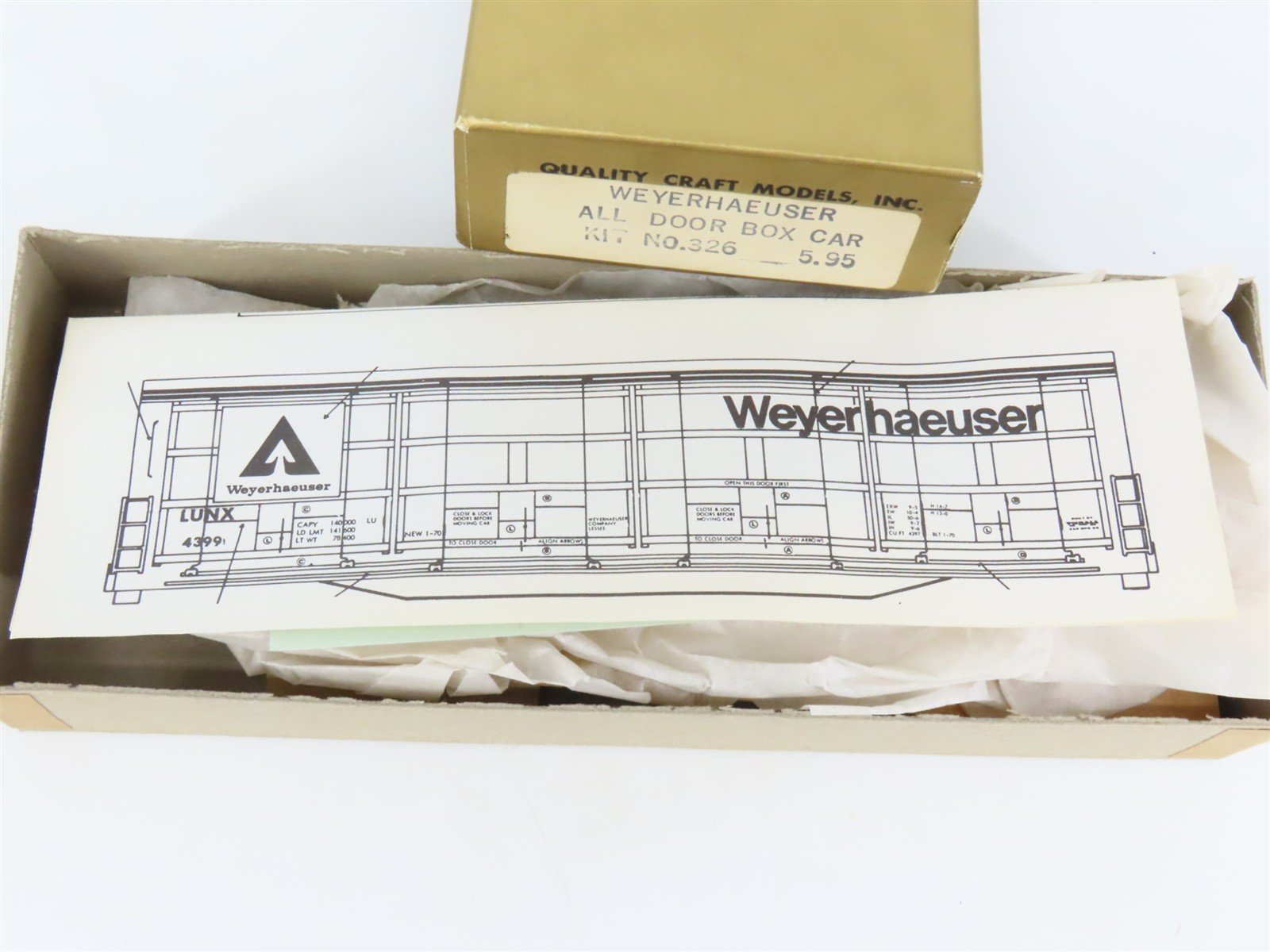 HO Scale Quality Craft Models Kit 326 LUNX Weyerhaeuser All Door Box Car