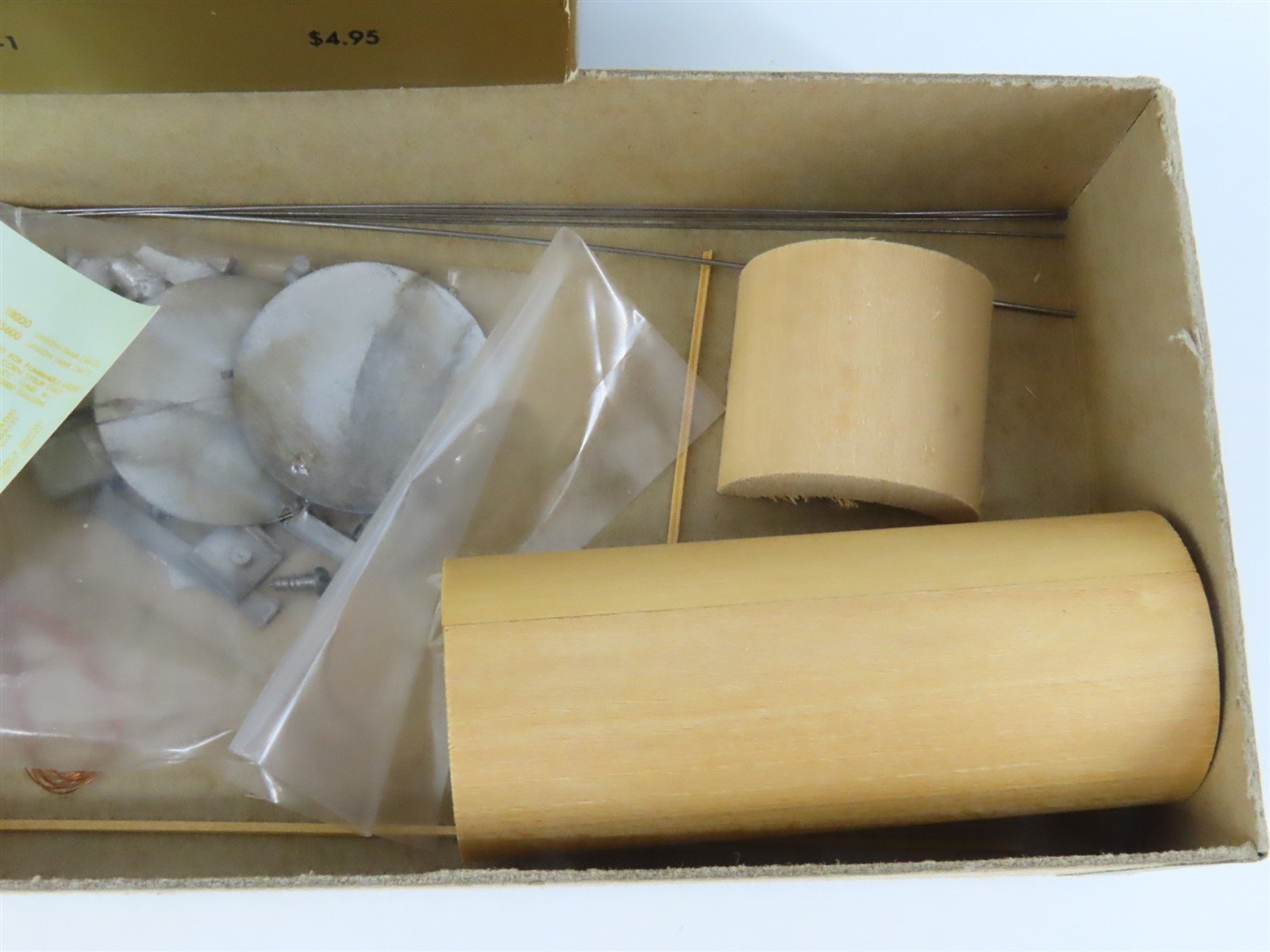 HO Scale Quality Craft Models Kit U-1 UTLX 29' Changeable Tank Car #79599