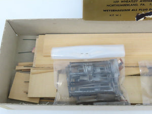 HO Scale Quality Craft Models Kit W-1 LUNX Weyerhaeuser All Plug Door Box Car
