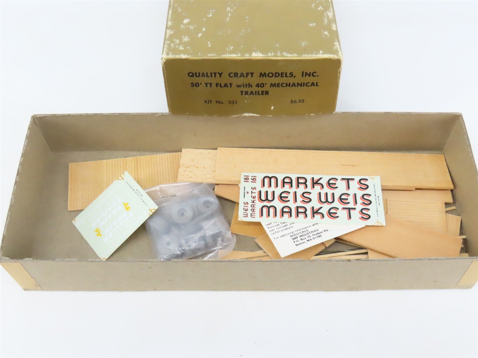 HO Scale Quality Craft Models Kit 331 TTX Weis Markets 50' Flat Car w/ Trailer