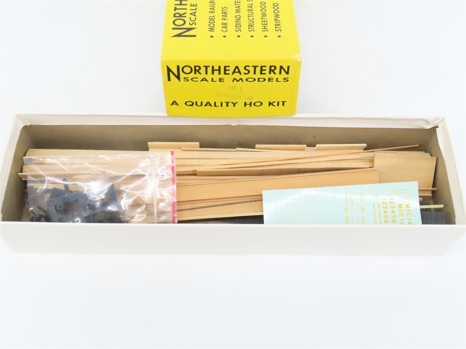 HO Northeastern Scale Models Kit HF-1 BAR/MEC Pulpwood Bulkhead Flat Car