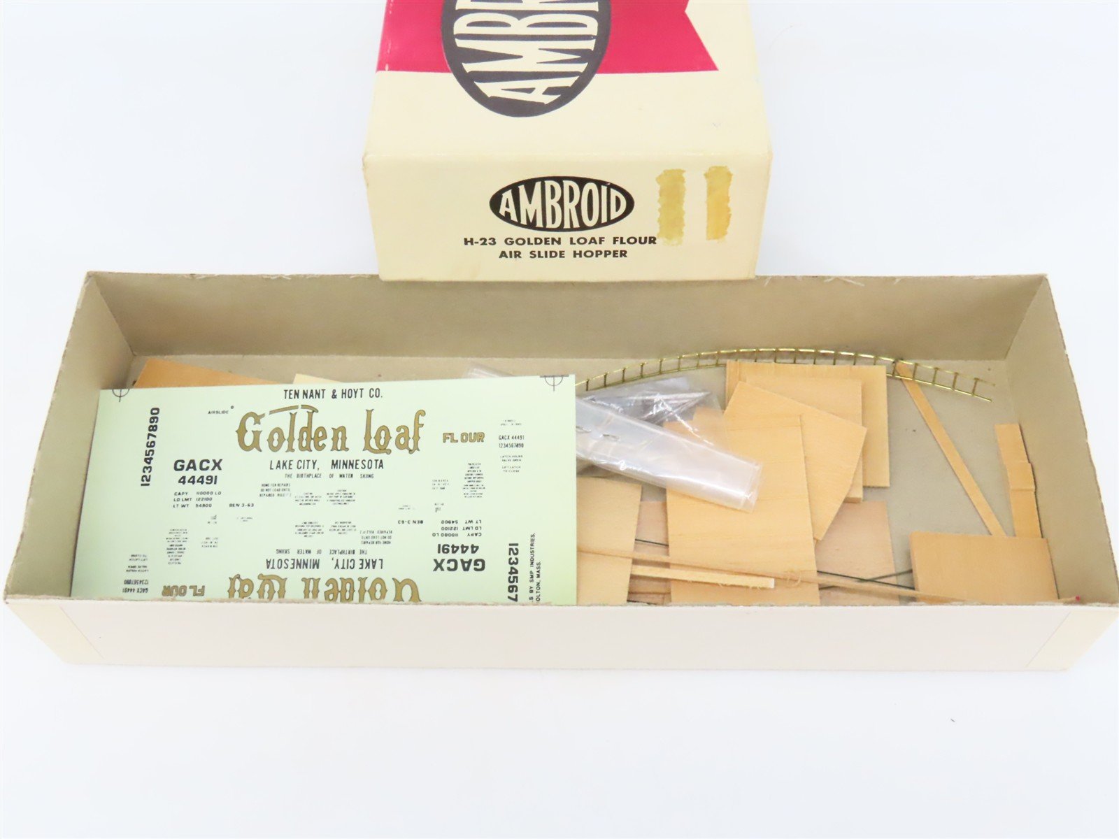 HO Scale Ambroid Kit H-23 GACX Golden Loaf Flour Air Slide Hopper #44491