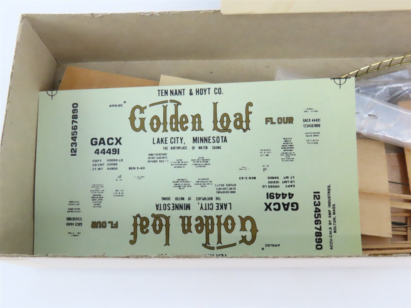 HO Scale Ambroid Kit H-23 GACX Golden Loaf Flour Air Slide Hopper #44491
