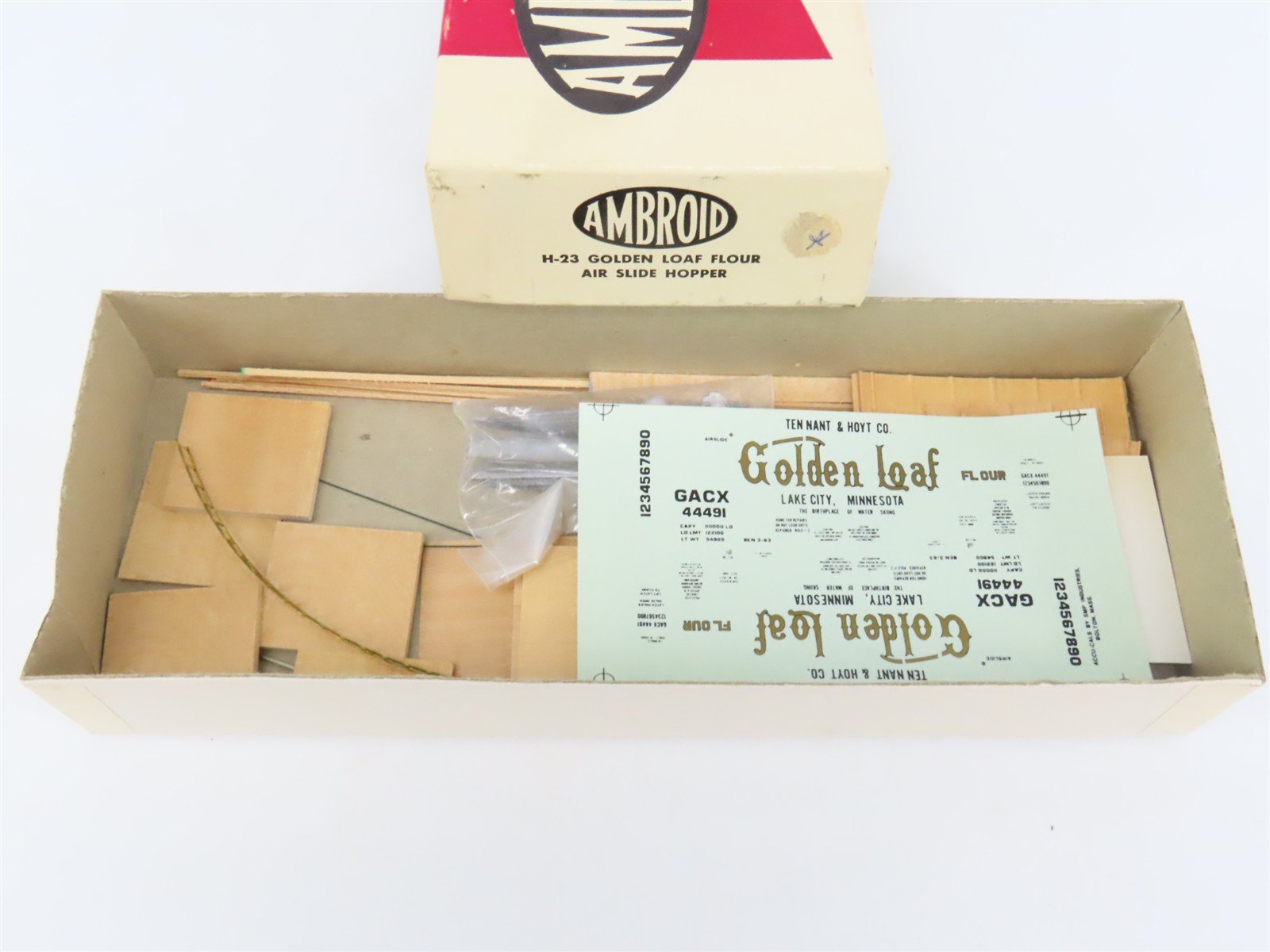 HO Scale Ambroid Kit H-23 GACX Golden Loaf Flour Air Slide Hopper #44491