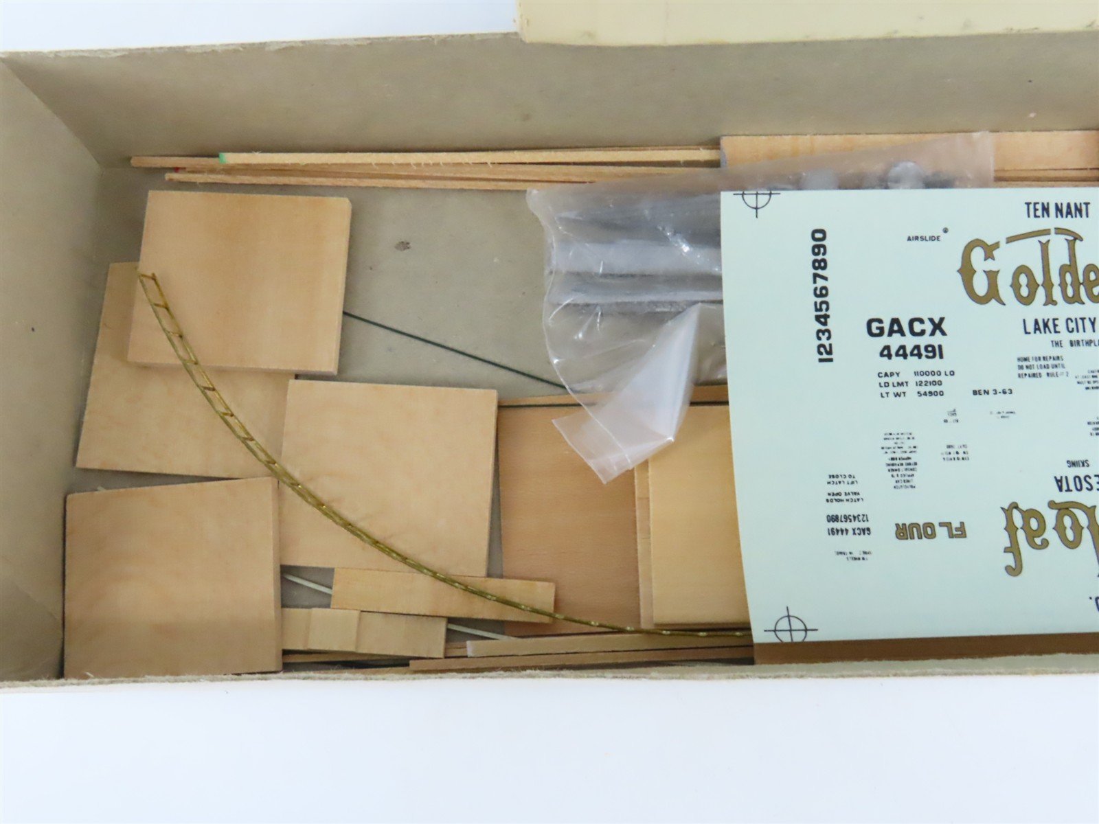 HO Scale Ambroid Kit H-23 GACX Golden Loaf Flour Air Slide Hopper #44491