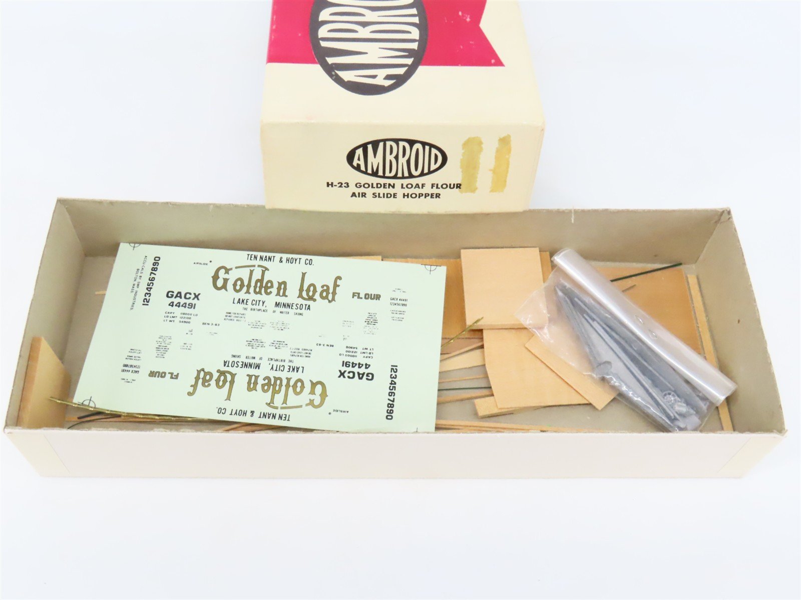 HO Scale Ambroid Kit H-23 GACX Golden Load Flour Air Slide Hopper #44491