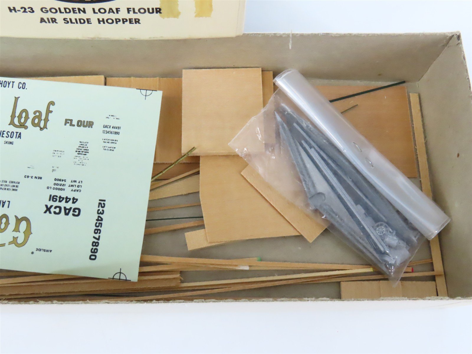 HO Scale Ambroid Kit H-23 GACX Golden Load Flour Air Slide Hopper #44491