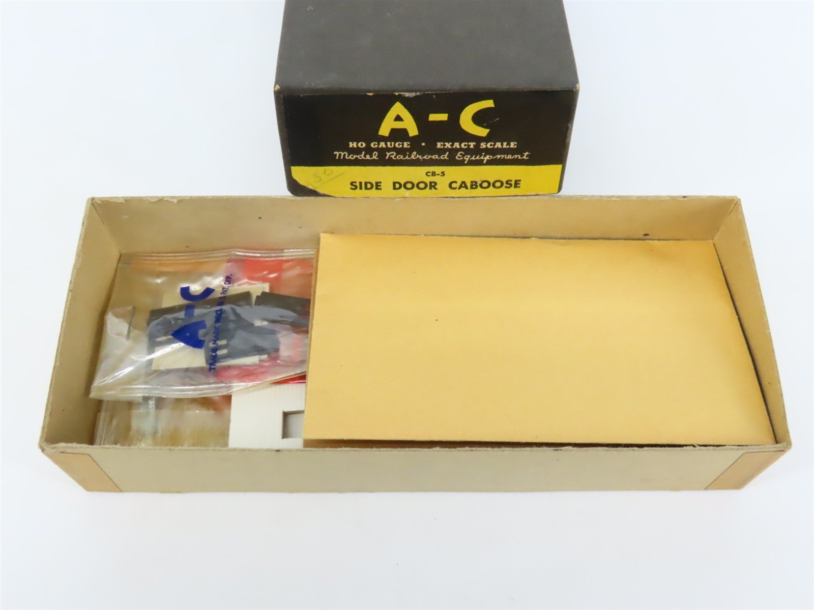 HO Scale A-C Kit CB-5 Unlettered Side Door Caboose