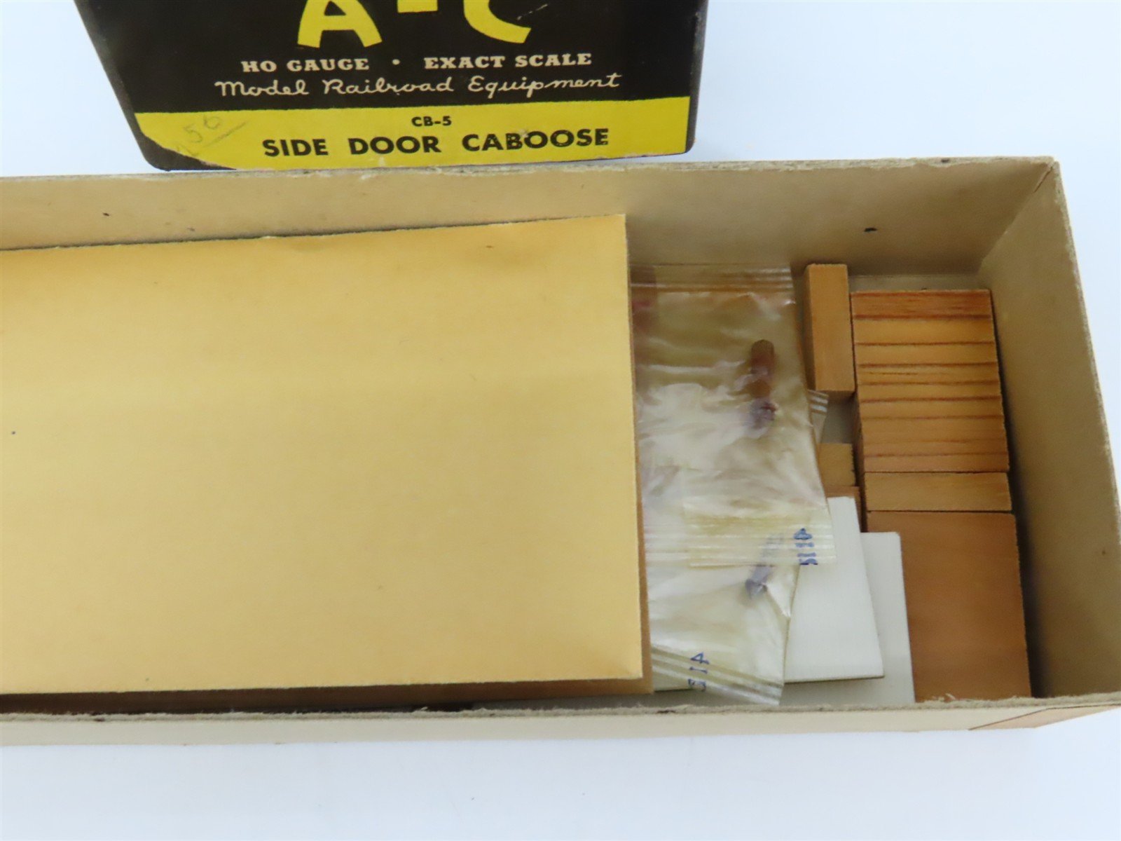 HO Scale A-C Kit CB-5 Unlettered Side Door Caboose