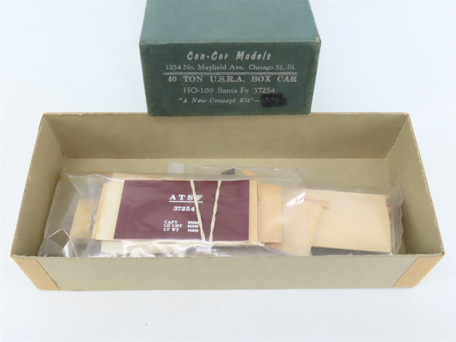 HO Scale Con-Cor Kit HO-109 ATSF Santa Fe Railroad 40 Ton USRA Box Car #37254