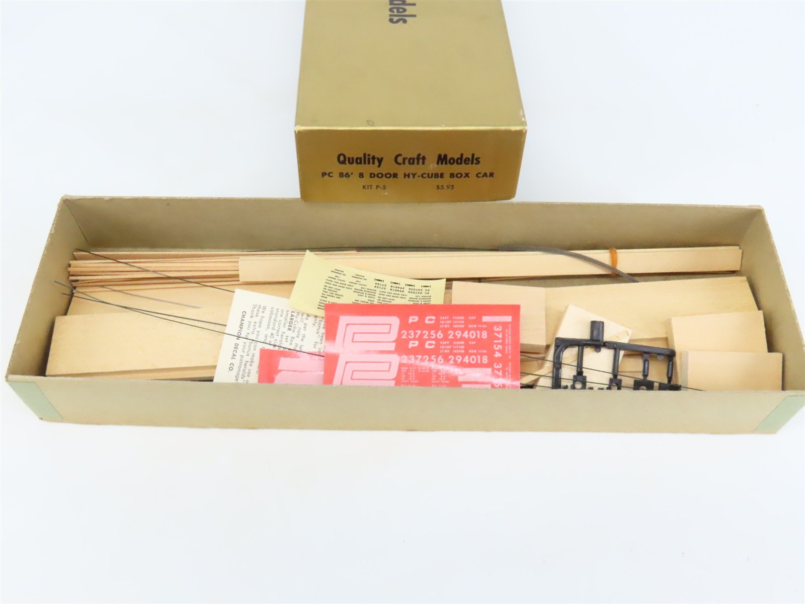 HO Scale Quality Craft Models Kit P-5 PC Penn Central 86' 8-Door Hy-Cube Box Car