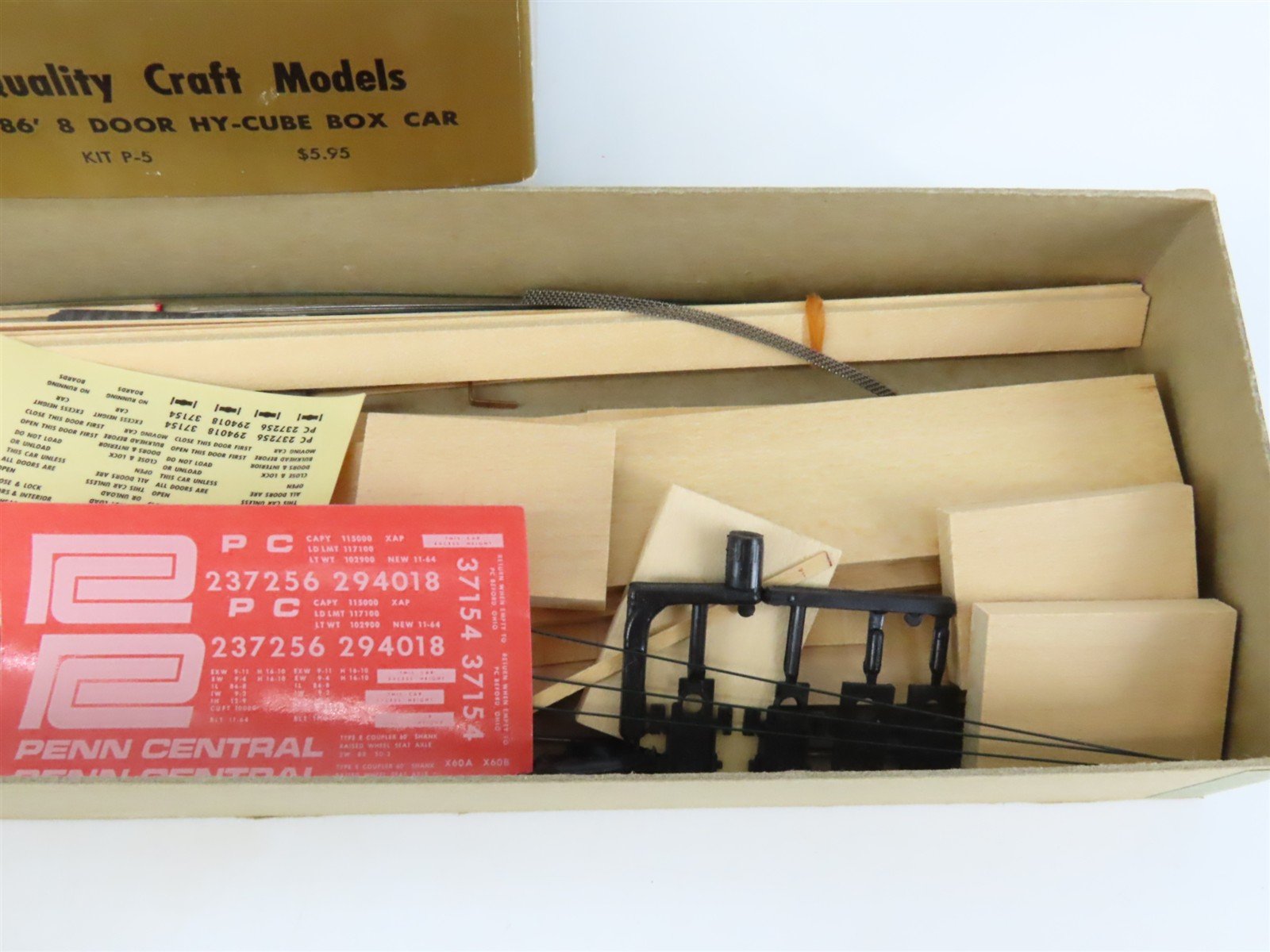 HO Scale Quality Craft Models Kit P-5 PC Penn Central 86' 8-Door Hy-Cube Box Car