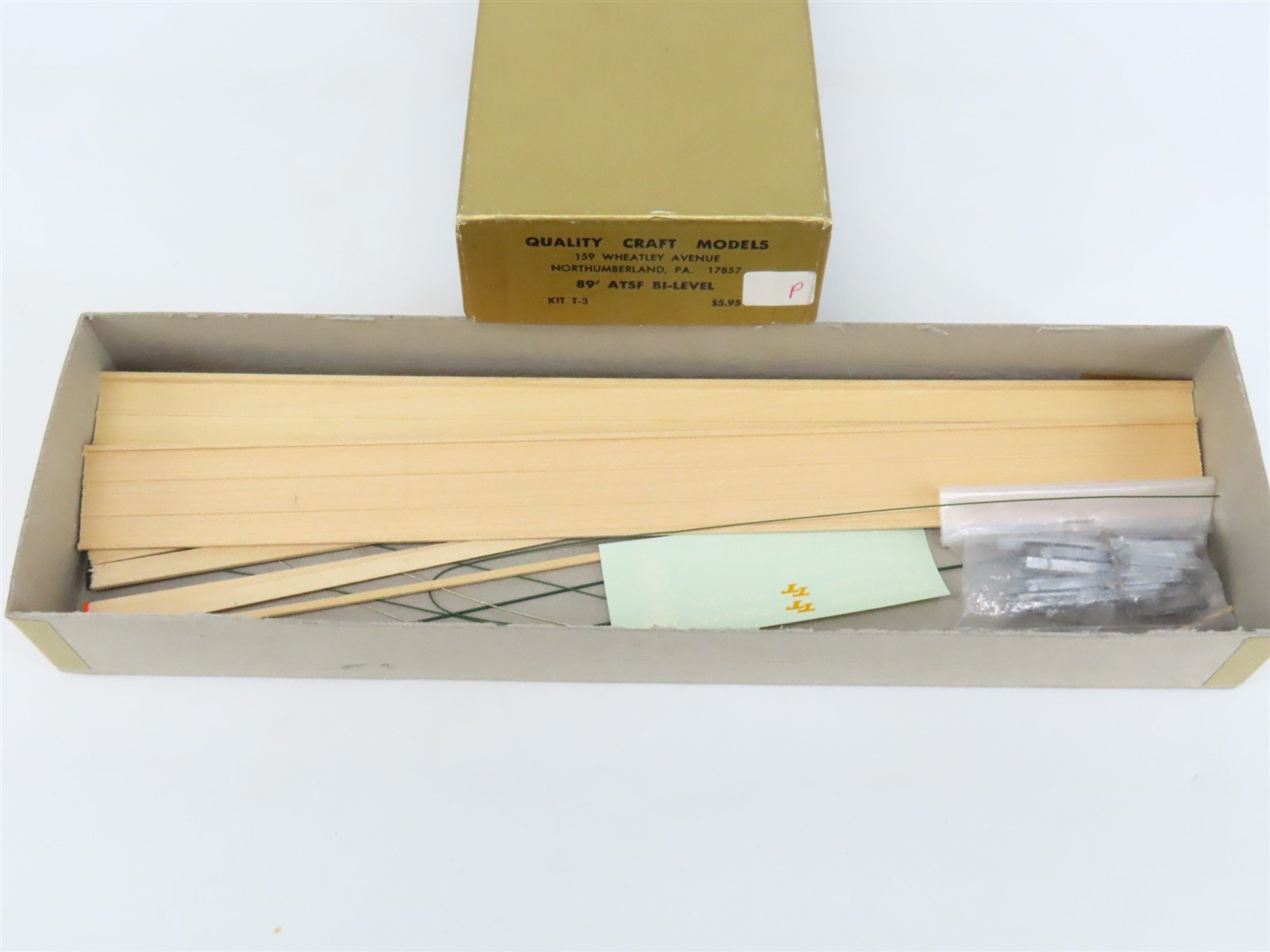 HO Quality Craft Models Kit T-3 BTTX ATSF Santa Fe 89' Bi-Level Auto Car