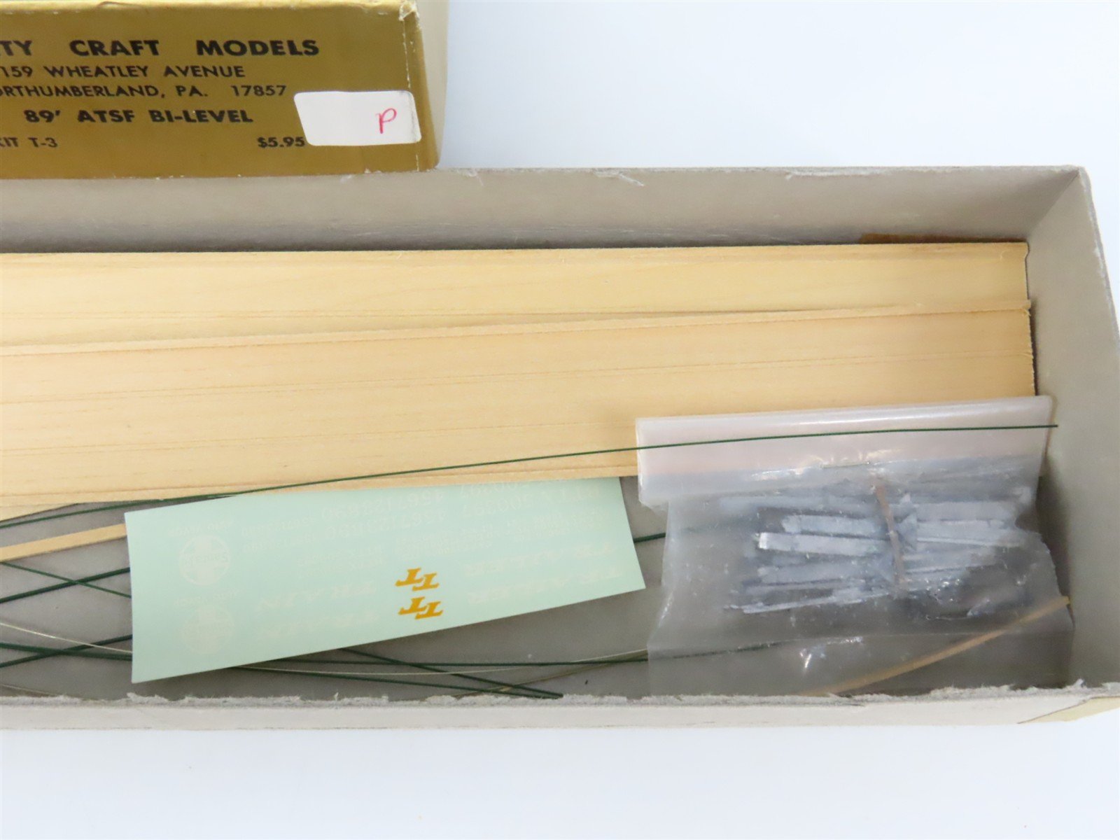 HO Quality Craft Models Kit T-3 BTTX ATSF Santa Fe 89' Bi-Level Auto Car