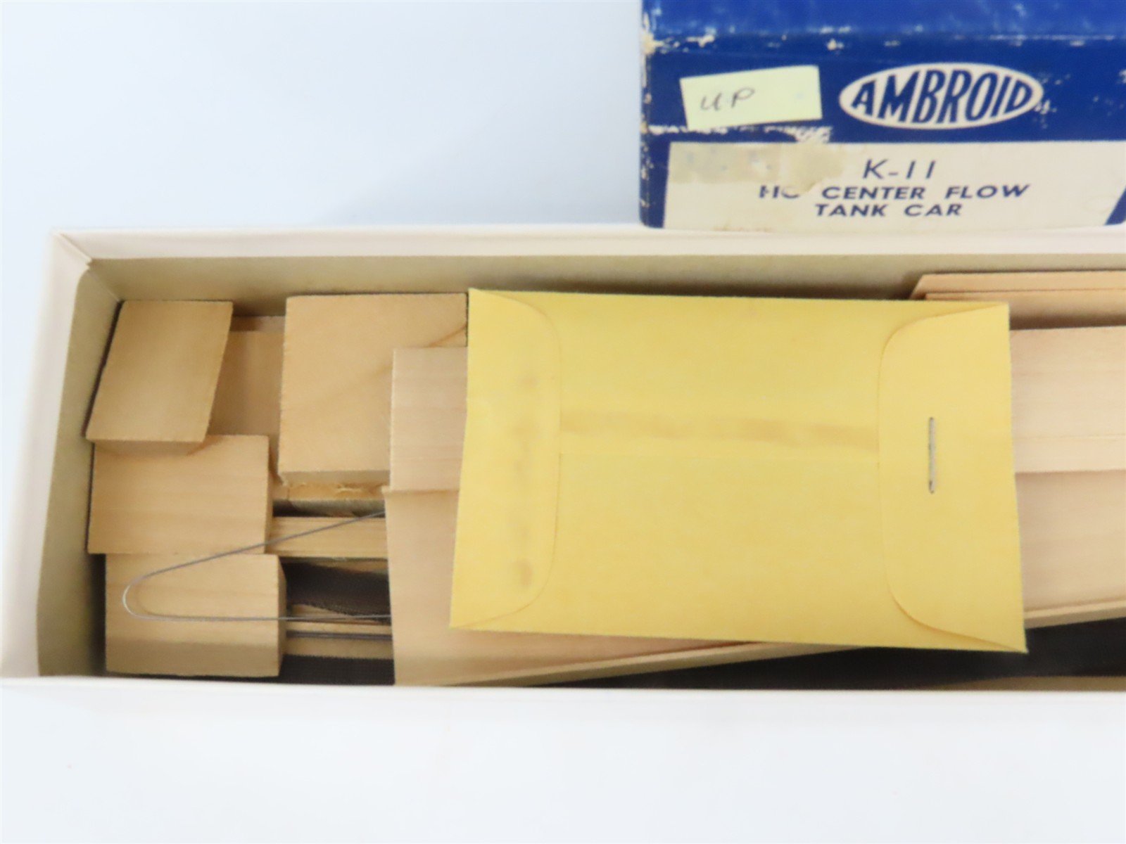 HO Scale Ambroid Kit K-11 UP Union Pacific Railroad 4-Bay Center Flow Hopper