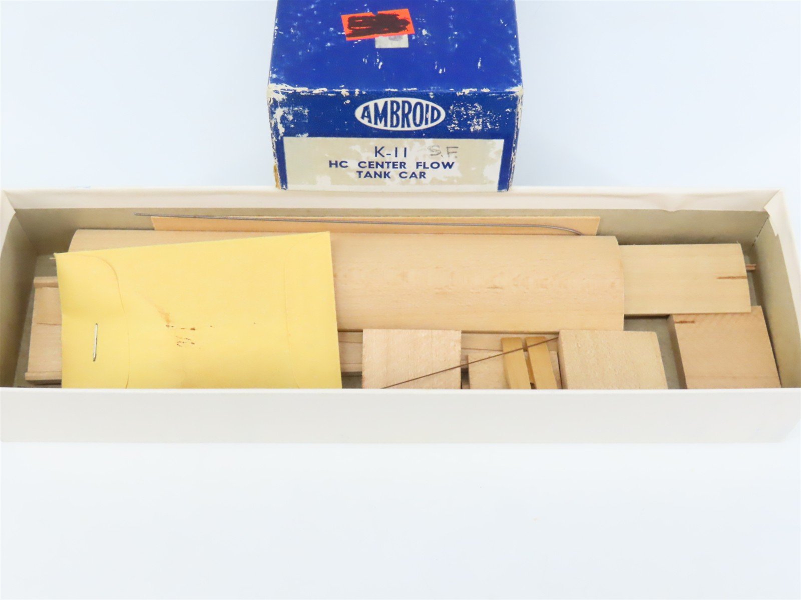 HO Scale Ambroid Kit K-11 ATSF Santa Fe Center Flow 4-Bay Hopper #305100