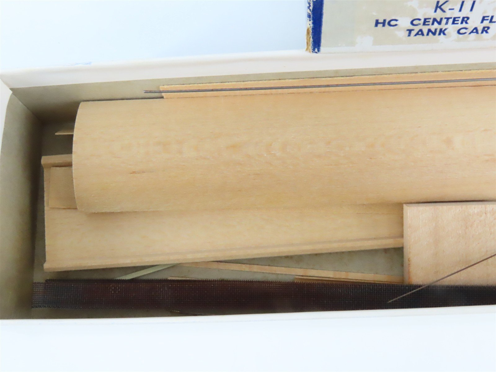 HO Scale Ambroid Kit K-11 ATSF Santa Fe Center Flow 4-Bay Hopper #305100