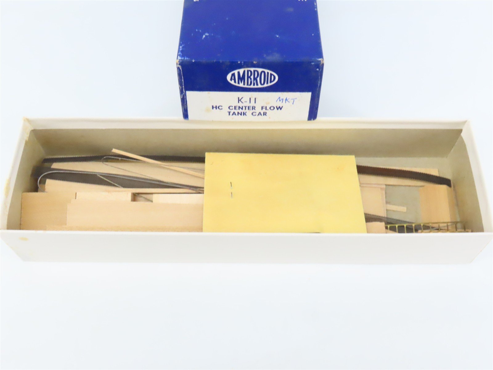 HO Scale Ambroid Kit K-11 BKTY Katy Center Flow 4-Bay Covered Hopper #1017