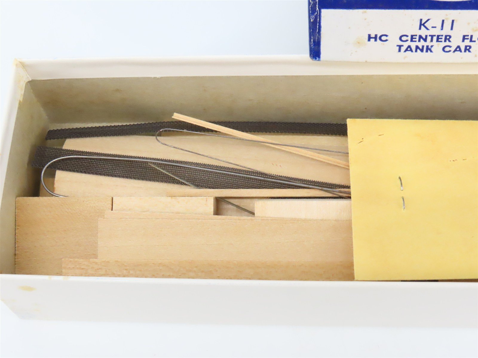 HO Scale Ambroid Kit K-11 BKTY Katy Center Flow 4-Bay Covered Hopper #1017