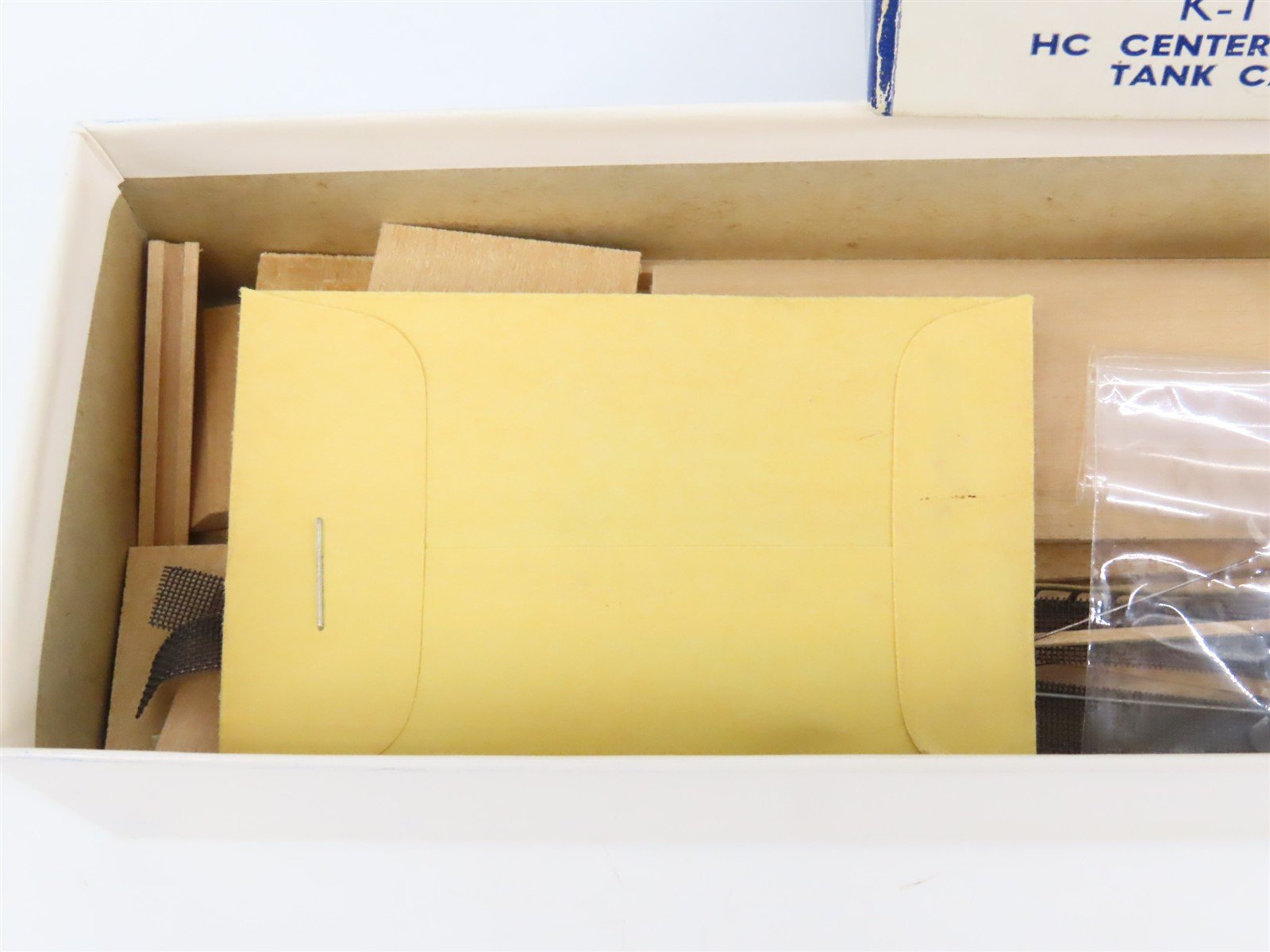 HO Scale Ambroid Kit K-11 BKTY Katy Center Flow 4-Bay Covered Hopper #1017