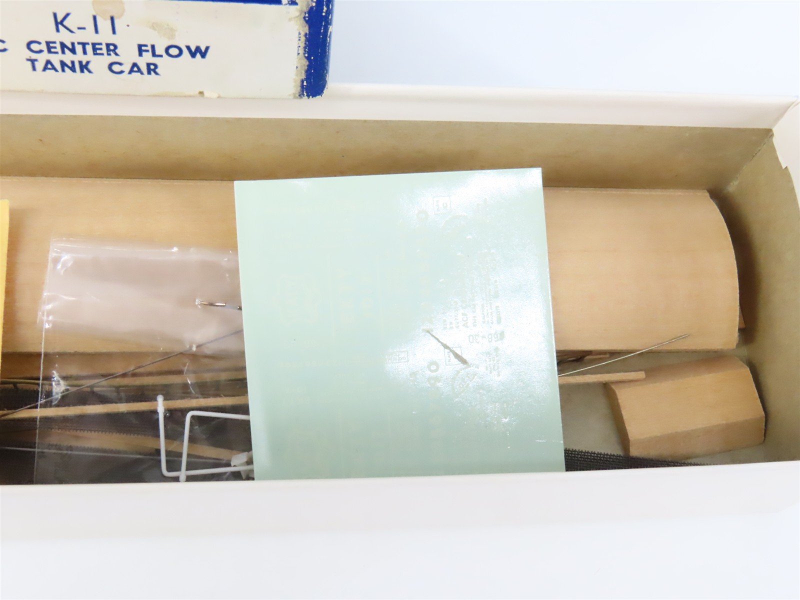 HO Scale Ambroid Kit K-11 BKTY Katy Center Flow 4-Bay Covered Hopper #1017