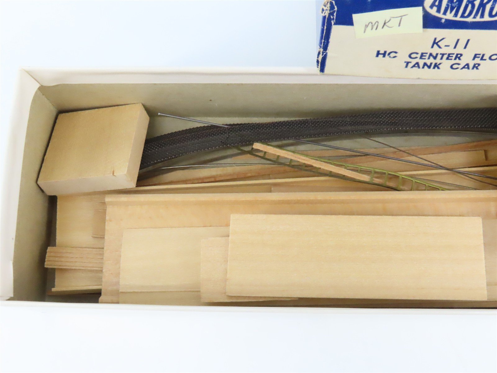 HO Scale Ambroid Kit K-11 BKTY Katy Center Flow 4-Bay Covered Hopper #1017