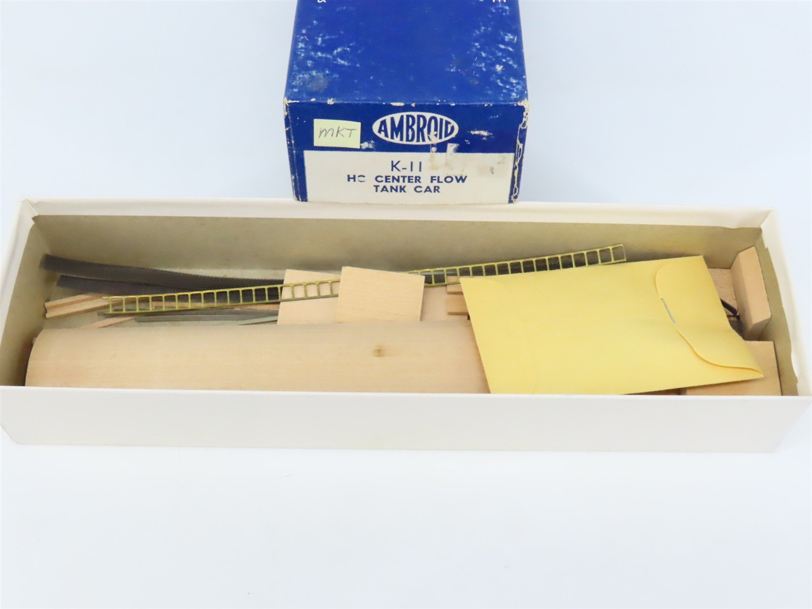 HO Scale Ambroid Kit K-11 BKTY Katy Center Flow 4-Bay Covered Hopper #1017