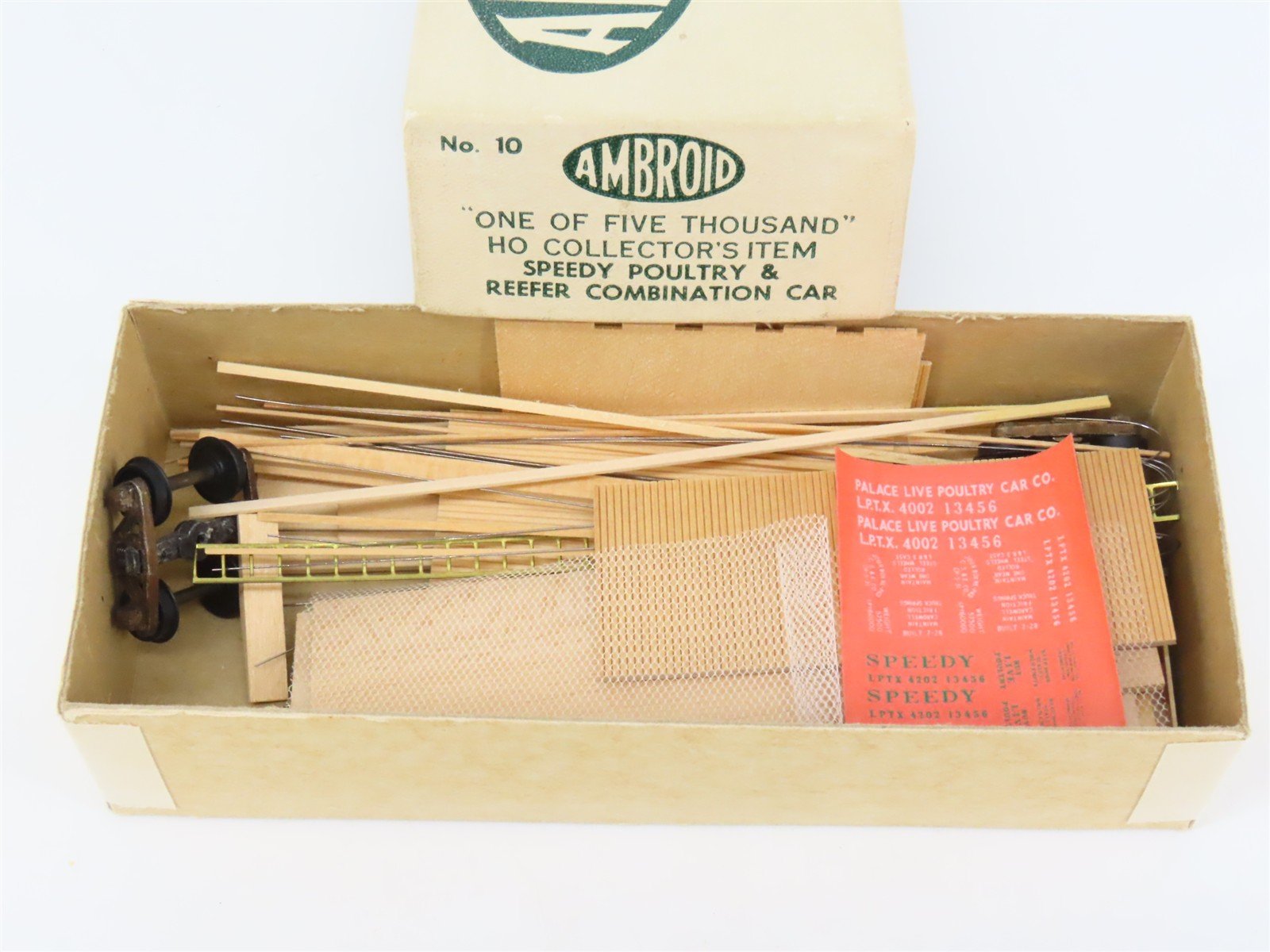 HO Scale Ambroid Kit No. 10 LPTX Speedy Poultry & Reefer Combination Car #4002