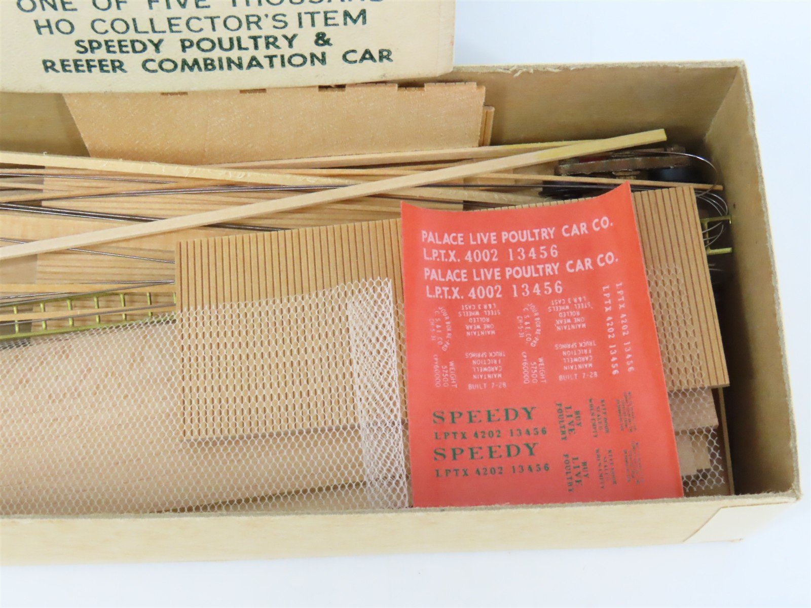 HO Scale Ambroid Kit No. 10 LPTX Speedy Poultry & Reefer Combination Car #4002
