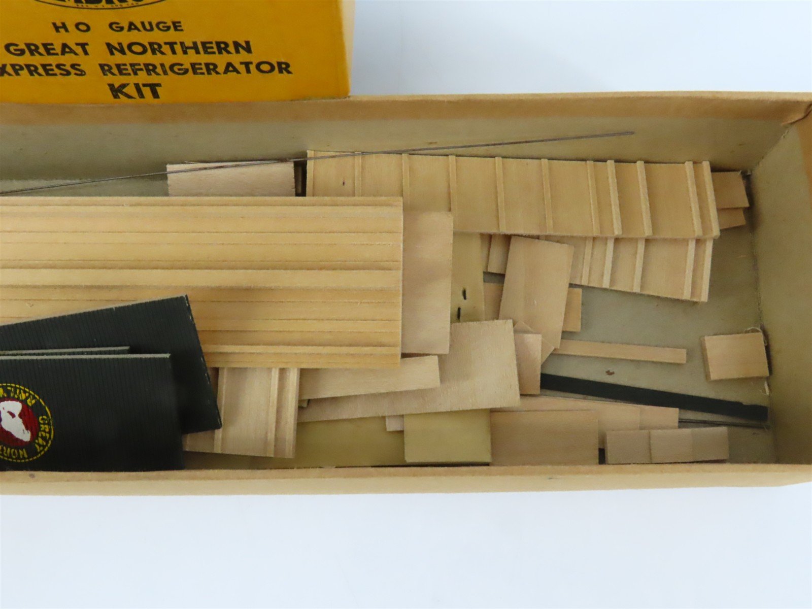 HO Scale Ambroid Kit GN Great Northern Railway Express Reefer #2021