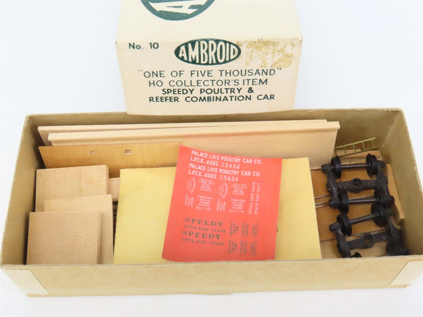 HO Scale Ambroid Kit No. 10 LPTX Speedy Poultry & Reefer Combination Car #4002