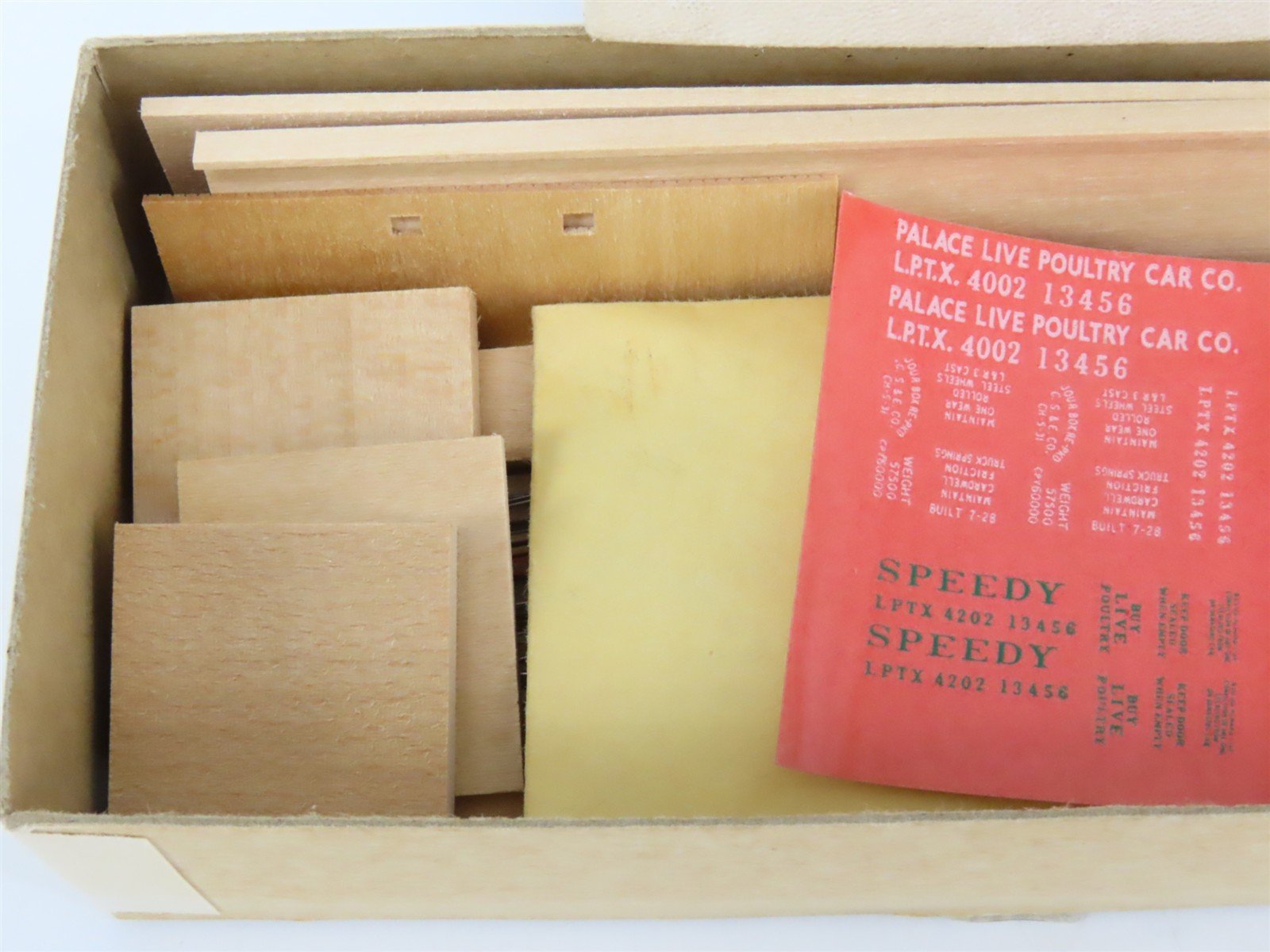 HO Scale Ambroid Kit No. 10 LPTX Speedy Poultry & Reefer Combination Car #4002