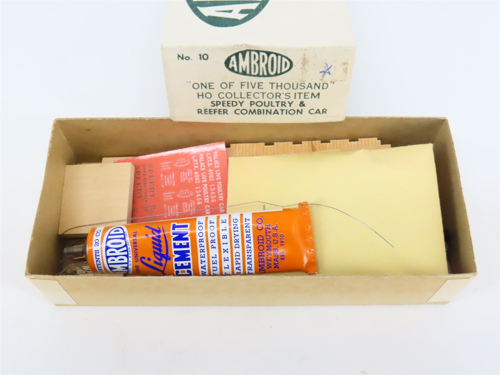 HO Scale Ambroid Kit No. 10 LPTX Speedy Poultry & Reefer Combination Car #4002