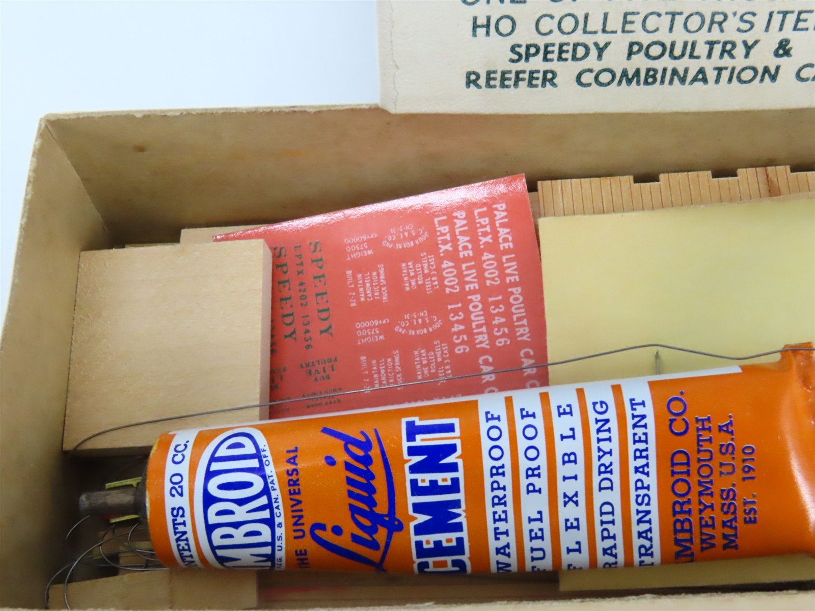 HO Scale Ambroid Kit No. 10 LPTX Speedy Poultry & Reefer Combination Car #4002