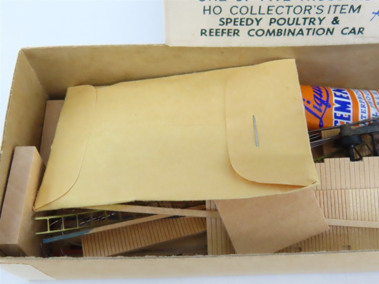HO Scale Ambroid Kit No. 10 LPTX Speedy Poultry & Reefer Combination Car #4002