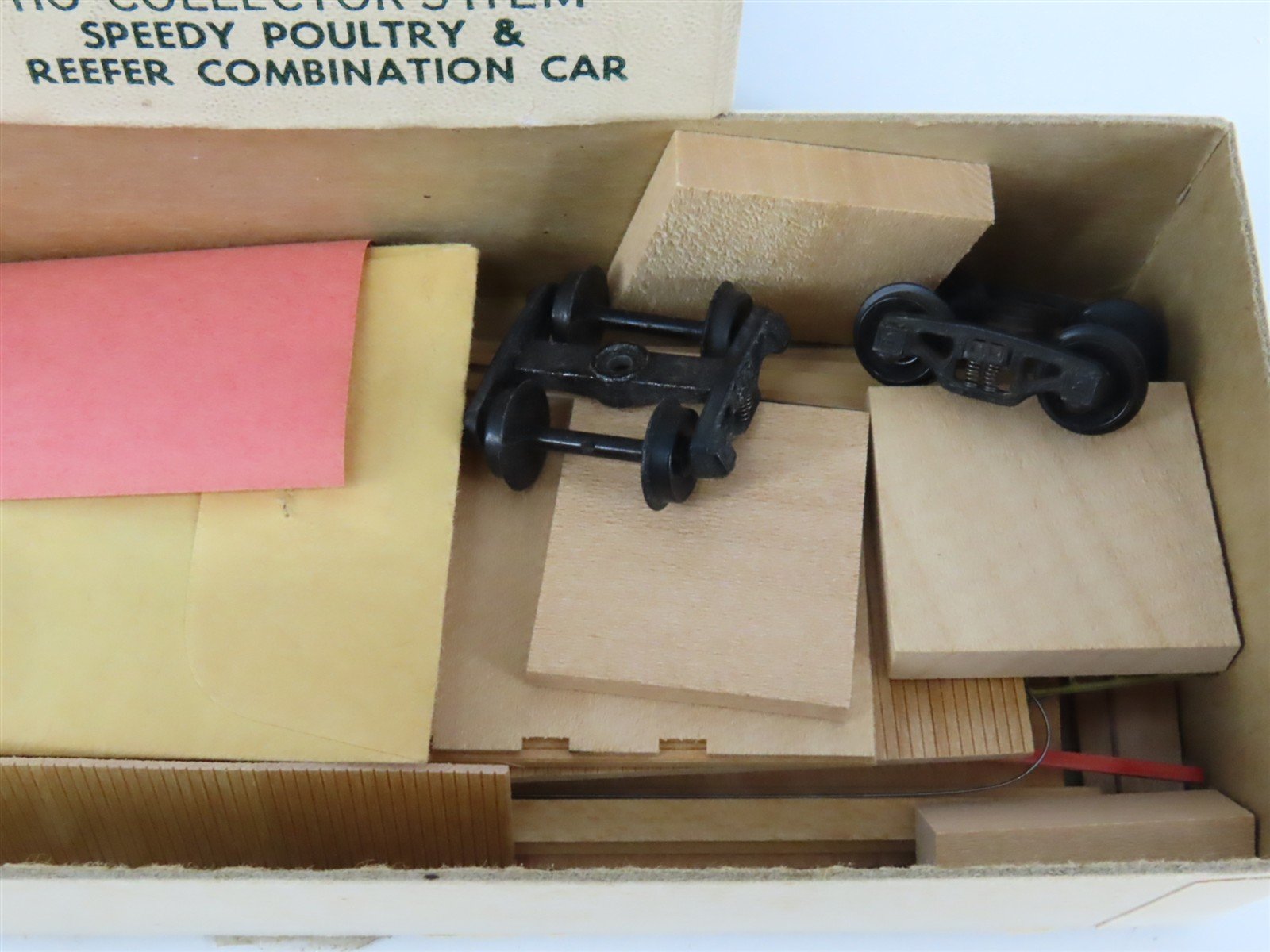 HO Scale Ambroid Kit No. 10 LPTX Speedy Poultry & Reefer Combination Car #4002