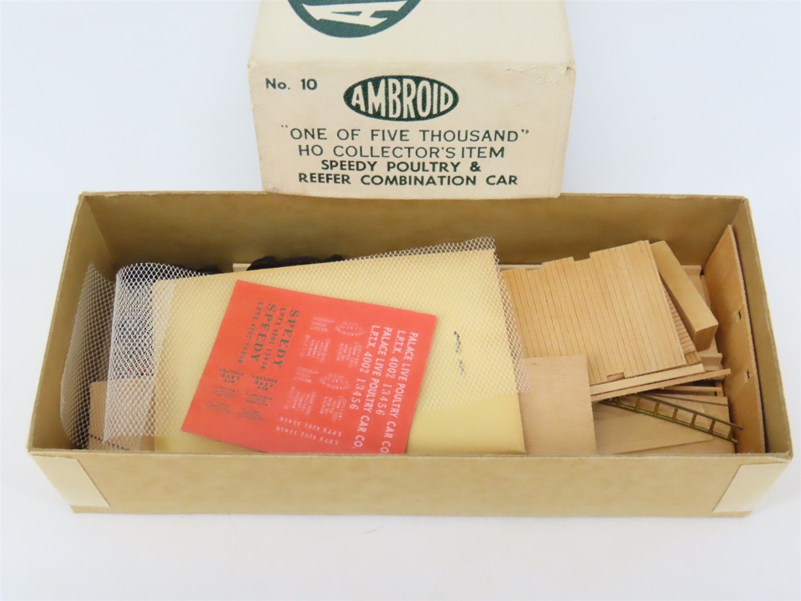HO Scale Ambroid Kit No. 10 LPTX Speedy Poultry & Reefer Combination Car #4002