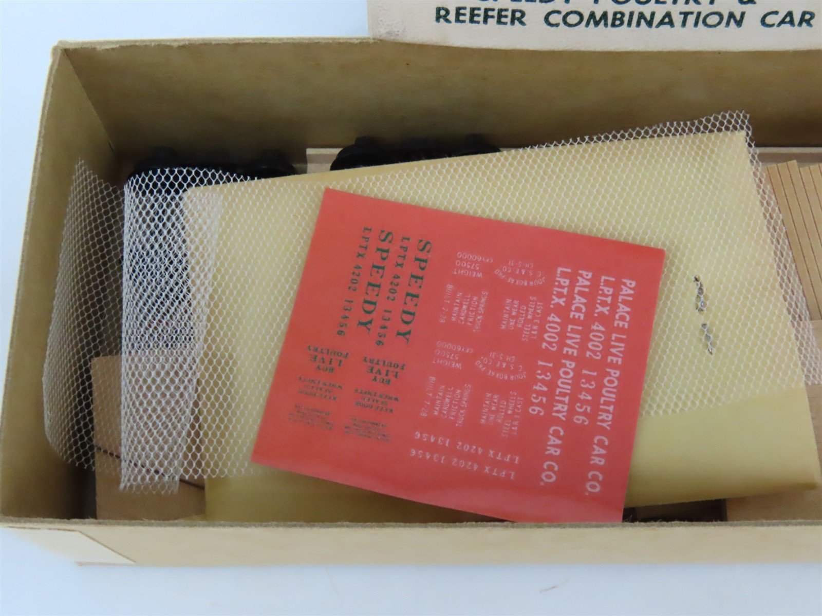 HO Scale Ambroid Kit No. 10 LPTX Speedy Poultry & Reefer Combination Car #4002