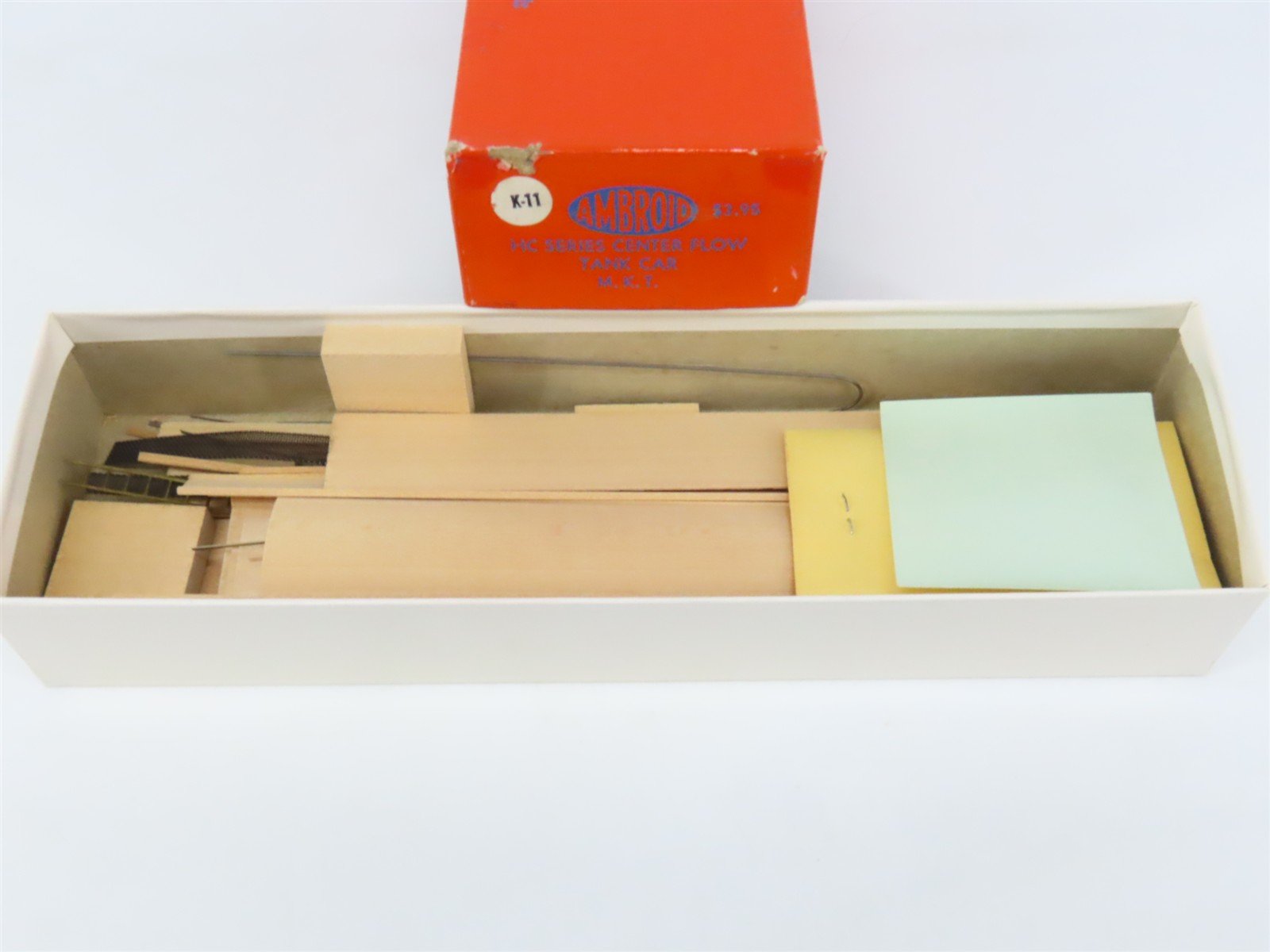 HO Scale Ambroid Kit BKTY The Katy 4-Bay Center Flow Hopper #1017