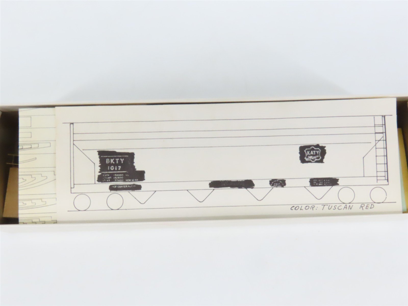 HO Scale Ambroid Kit BKTY The Katy 4-Bay Center Flow Hopper #1017