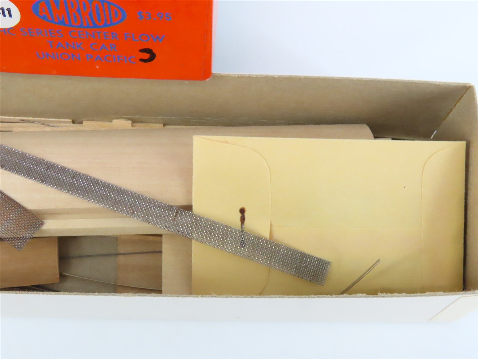 HO Scale Ambroid Kit UP Union Pacific Railroad 4-Bay Center Flow Hopper #21200