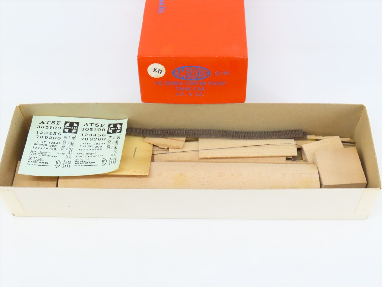 HO Scale Ambroid Kit ATSF Santa Fe Railroad 4-Bay Center Flow Hopper #305100